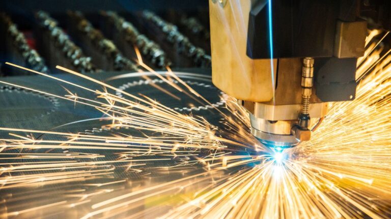 Machine Laser Cutting Sheet Metal